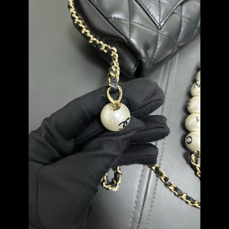 Chanel 黑金cf mini
珍珠鏈條包-17