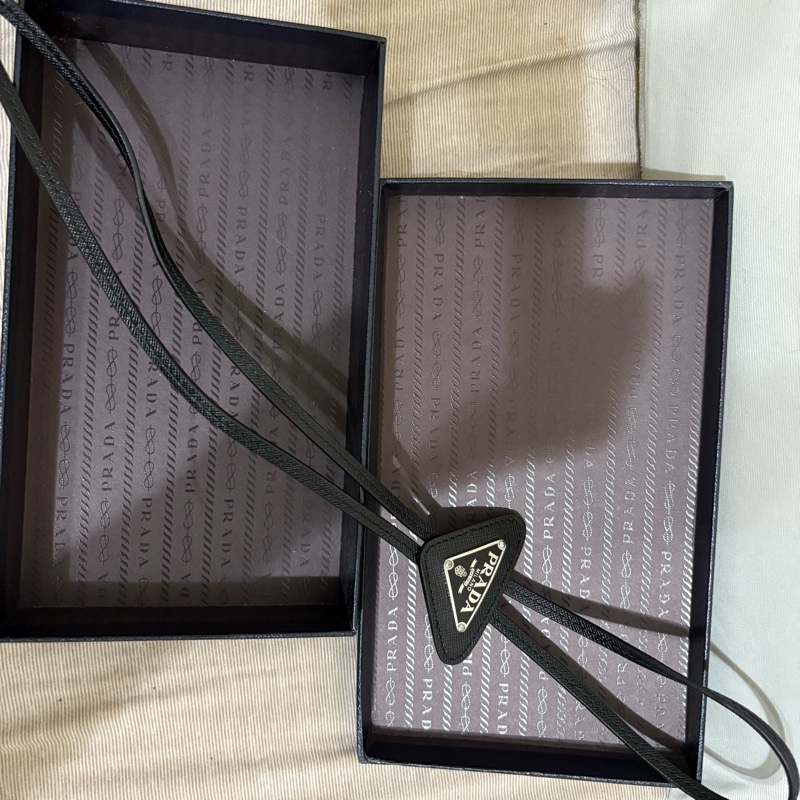 PRADA Saffiano 皮革保羅領帶(黑)-4