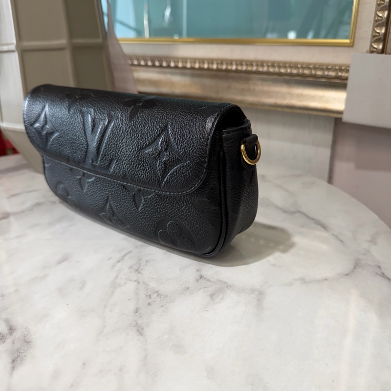 LV 黑牛皮壓紋WalletOnChain Ivy 金釦下蓋肩斜背包M82154-2
