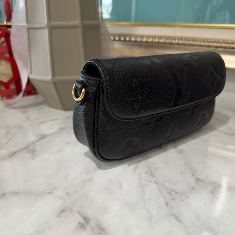 LV 黑牛皮壓紋WalletOnChain Ivy 金釦下蓋肩斜背包M82154-3