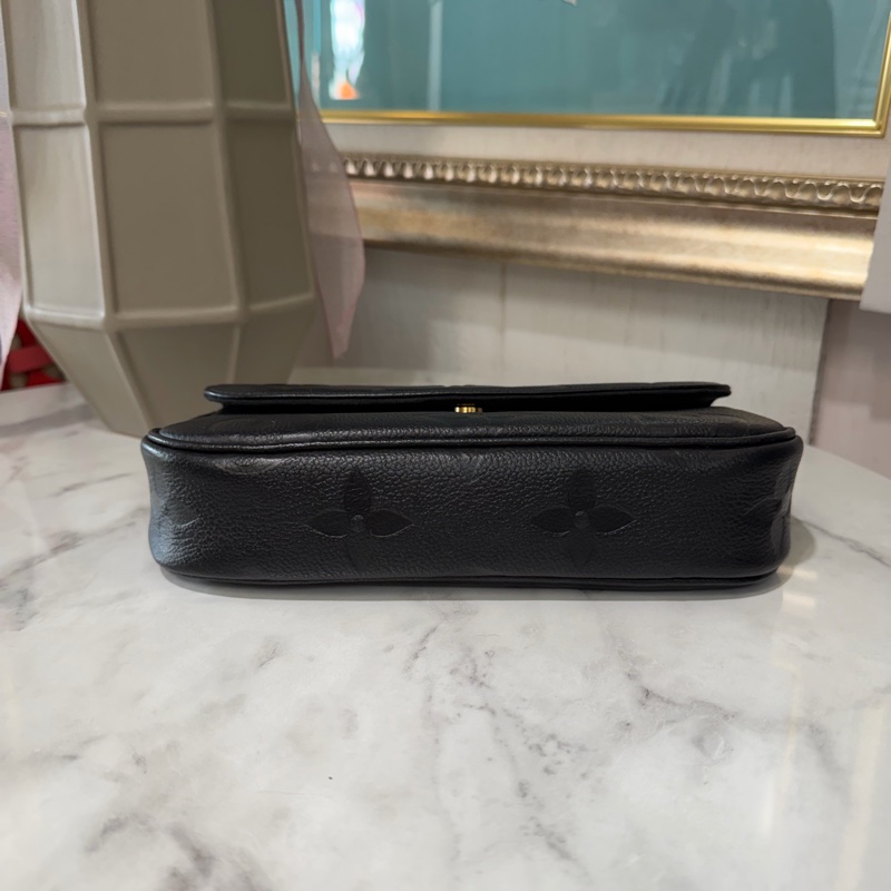 LV 黑牛皮壓紋WalletOnChain Ivy 金釦下蓋肩斜背包M82154-4