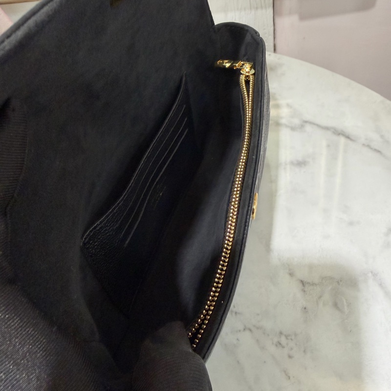 LV 黑牛皮壓紋WalletOnChain Ivy 金釦下蓋肩斜背包M82154-6