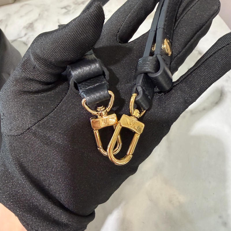 LV 黑牛皮壓紋WalletOnChain Ivy 金釦下蓋肩斜背包M82154-8