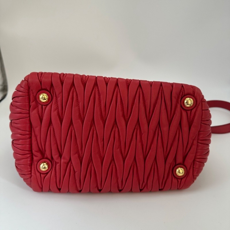 MIUMIU經典紅金手提托特包24*22*18 98新配件保卡塵袋-4