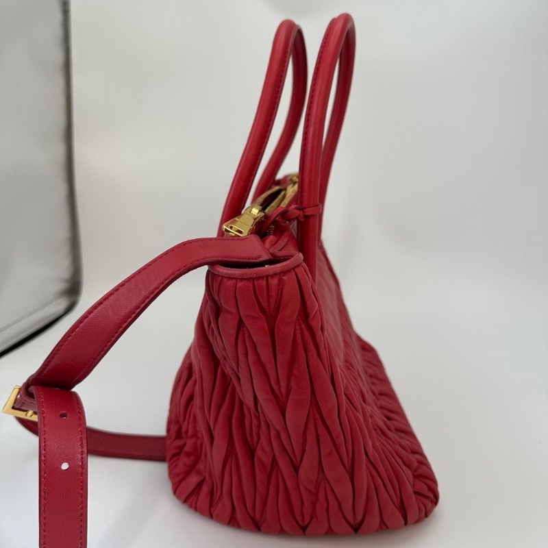 MIUMIU經典紅金手提托特包24*22*18 98新配件保卡塵袋-5