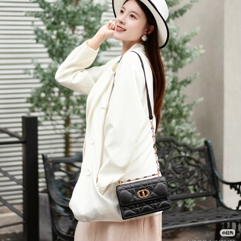 Dior Miss caro黑金菱格紋羊皮鏈條包 19*12  98新配件塵袋