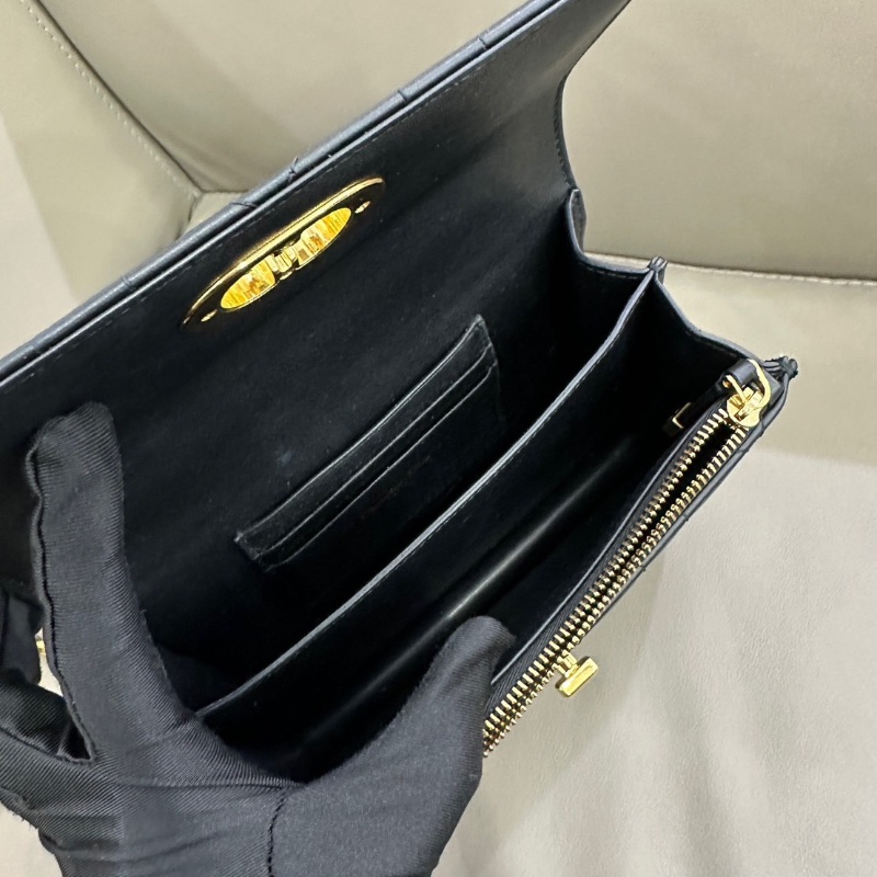 Dior Miss caro黑金菱格紋羊皮鏈條包 19*12  98新配件塵袋-2