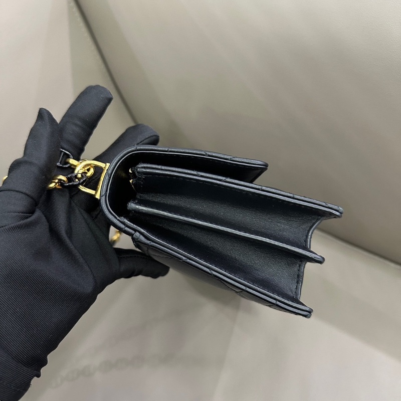 Dior Miss caro黑金菱格紋羊皮鏈條包 19*12  98新配件塵袋-4
