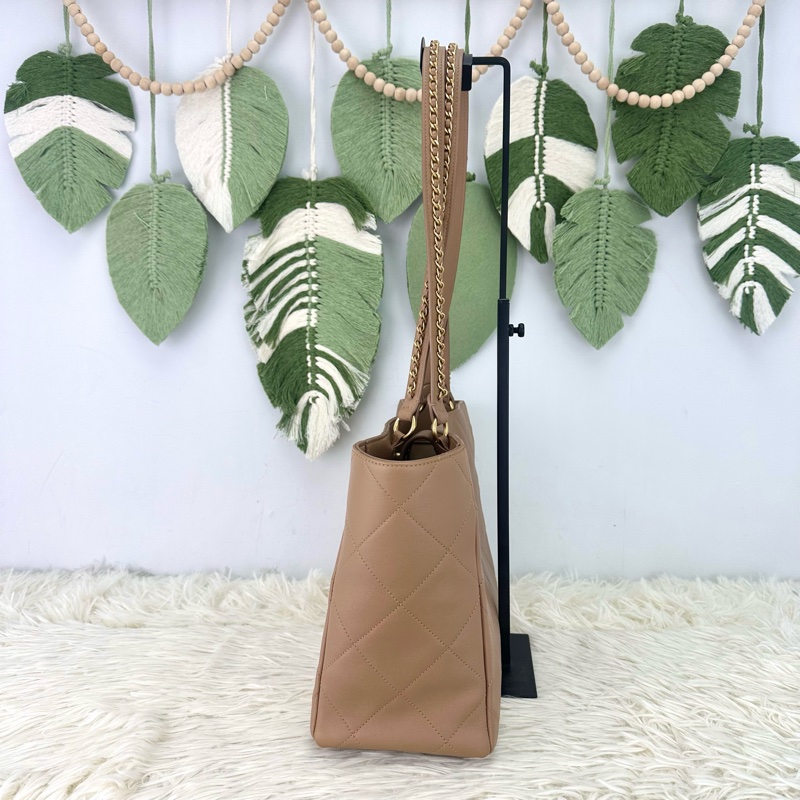 CHANEL 22b 奶茶色小牛皮 Tote bag 晶片款-2