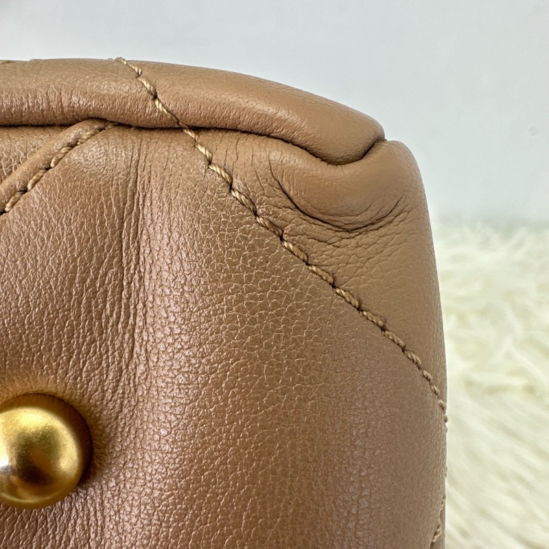 CHANEL 22b 奶茶色小牛皮 Tote bag 晶片款-15