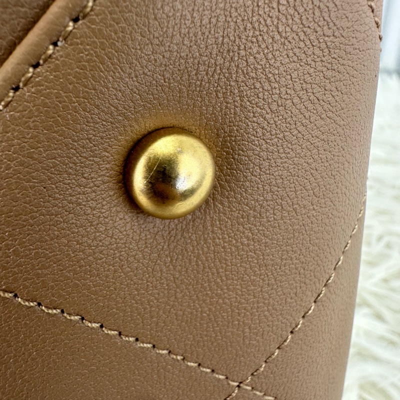 CHANEL 22b 奶茶色小牛皮 Tote bag 晶片款-20