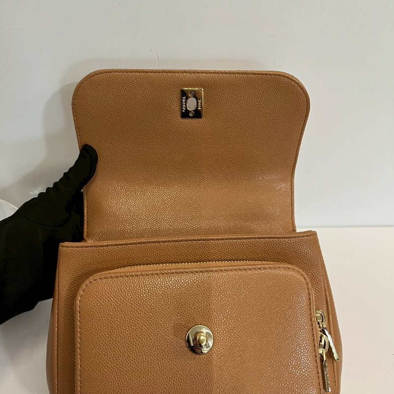 Chanel affinity 郵差包 奶茶色 金釦 荔枝牛-7