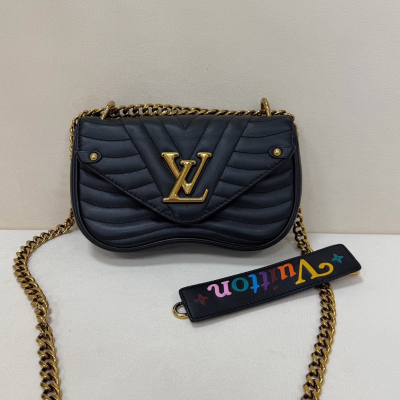 LV NEW WAVE 黑色金扣 手提斜背屁股包 20*14  98新配件塵袋-1