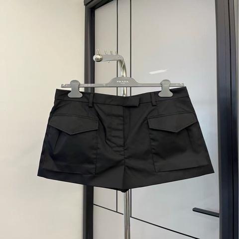Prada 女款 短褲  #40（170/66A）
