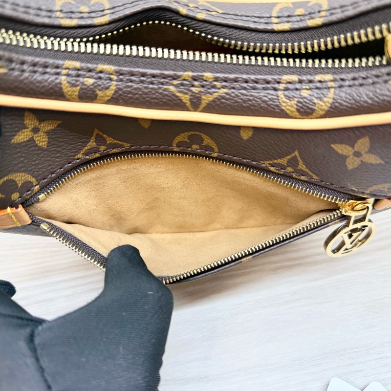 LV原花金釦LOOP彎月腋下包 M81098-17