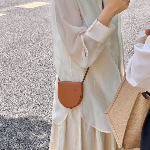 Loewe 棕色HEEL POUCH 馬鞍卡包mini肩背斜背包17*15 99新配件塵袋