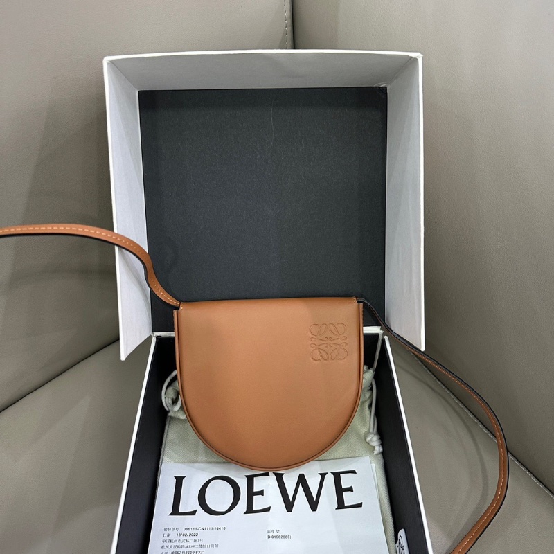 Loewe 棕色HEEL POUCH 馬鞍卡包mini肩背斜背包17*15 99新配件塵袋-1