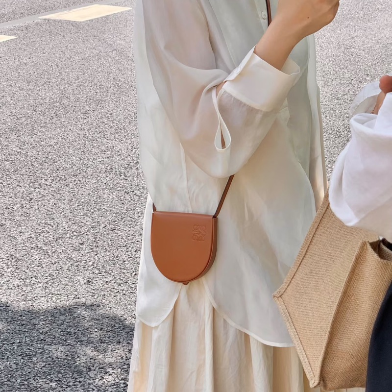 Loewe 棕色HEEL POUCH 馬鞍卡包mini肩背斜背包17*15 99新配件塵袋-4