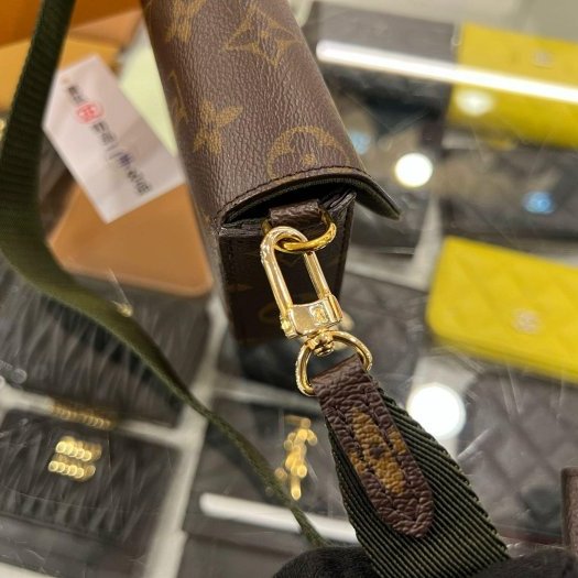 東區正精品㊣LV M80091 FÉLICIE STRAP & GO 原花綠色背帶二合一斜背包信封包RZ6262-8