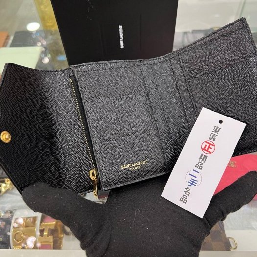 東區正精品㊣YSL SAINT LAURENT 403943 黑色V紋釦式拉鍊零錢袋三折中短夾 RZ5684-2