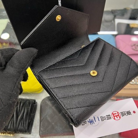 東區正精品㊣YSL SAINT LAURENT 403943 黑色V紋釦式拉鍊零錢袋三折中短夾 RZ5684-4