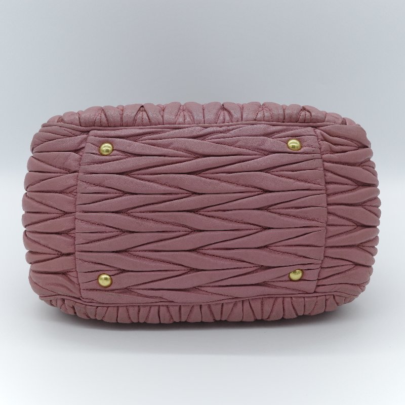 Miu Miu 繆繆 經典Matelassé 乾燥粉色 納帕羊皮手提包-4