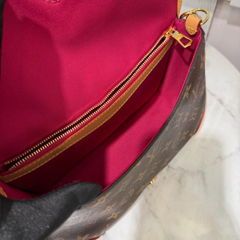 LV 原花Diane金釦下蓋肩斜背法棍包M46049-8