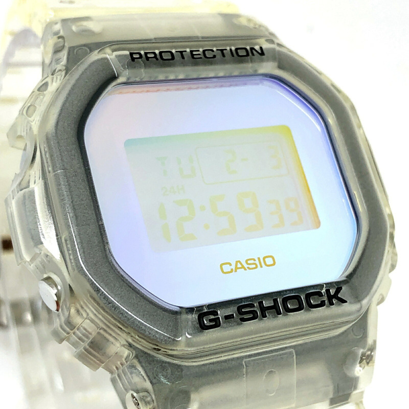 卡西歐 G-SHOCK DW-5600SRS-7 炫彩系列鏤空腕錶，彩虹金屬光澤，方形設計，速度型。 2022年6月發售。可在三國丘店購買。-3