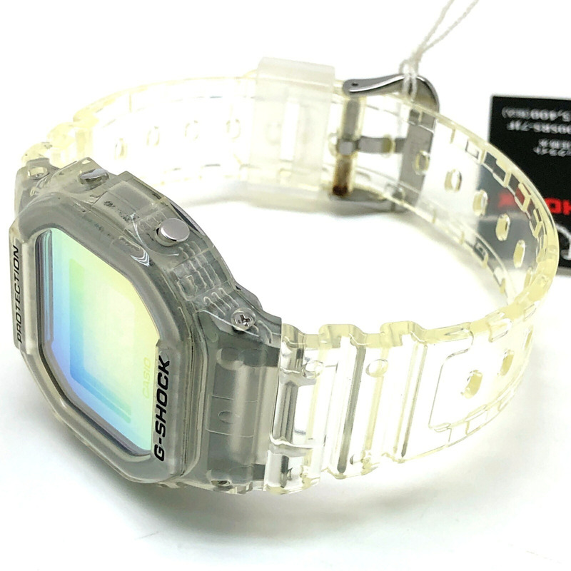 卡西歐 G-SHOCK DW-5600SRS-7 炫彩系列鏤空腕錶，彩虹金屬光澤，方形設計，速度型。 2022年6月發售。可在三國丘店購買。-4