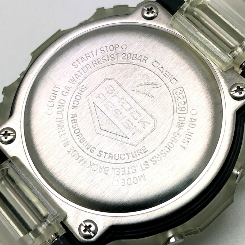 卡西歐 G-SHOCK DW-5600SRS-7 炫彩系列鏤空腕錶，彩虹金屬光澤，方形設計，速度型。 2022年6月發售。可在三國丘店購買。-7
