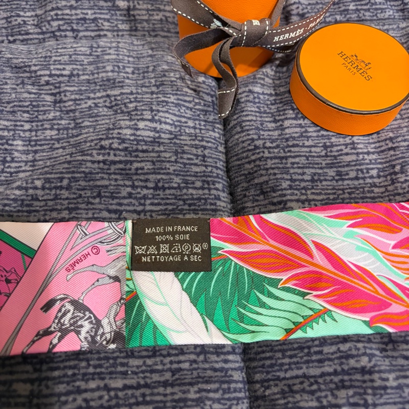 Hermes 馬與不死鳥 Cheval Phoenix Twilly 愛馬仕綁帶絲巾-17