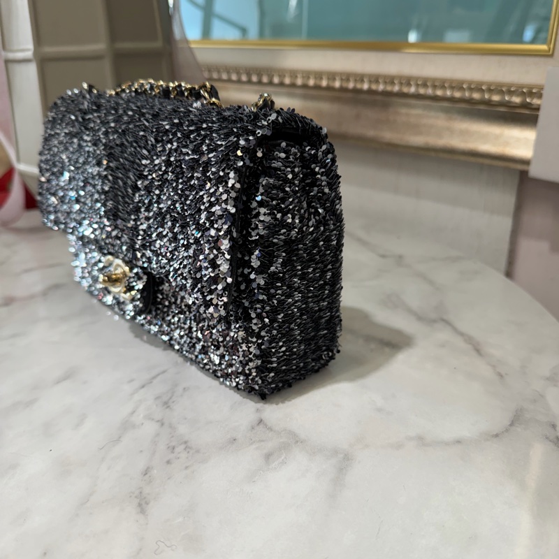Chanel 黑銀亮片金釦下蓋肩斜背晚宴口蓋包AS4516-2