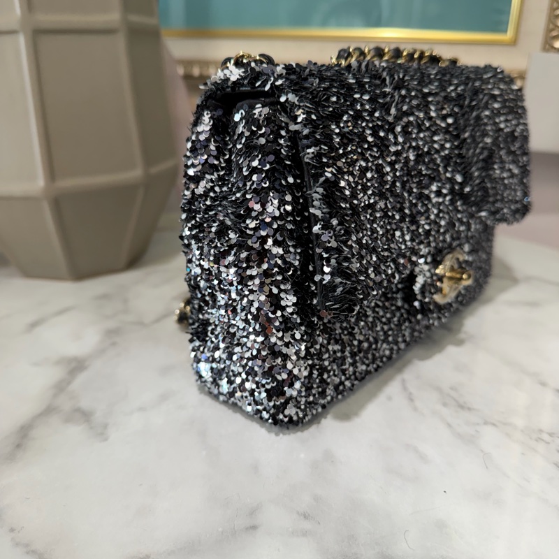 Chanel 黑銀亮片金釦下蓋肩斜背晚宴口蓋包AS4516-3