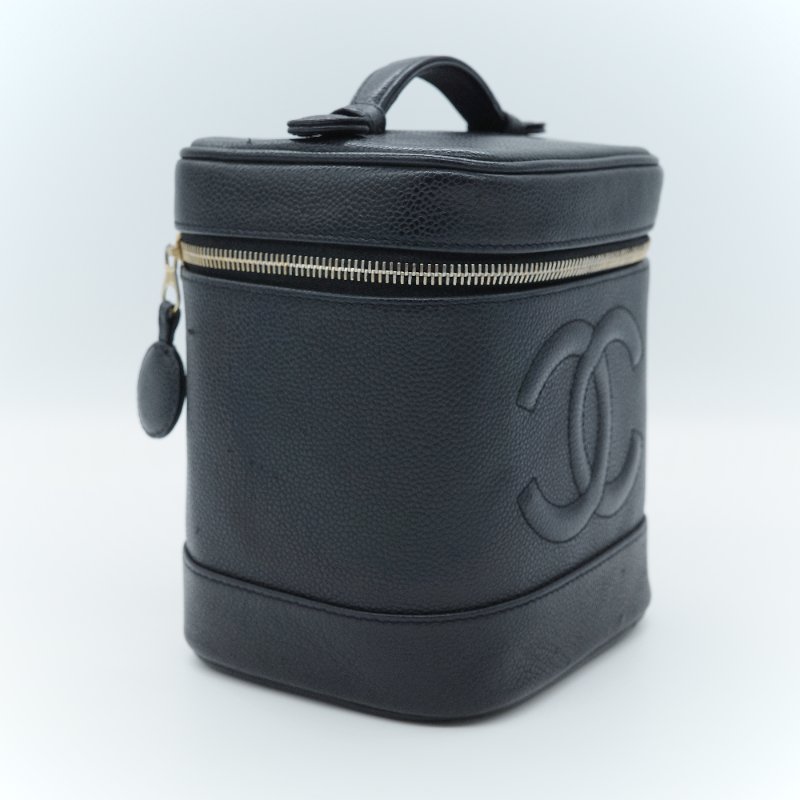Chanel 香奈兒 經典 CC Logo 黑色荔枝紋 小牛皮化妝包-1