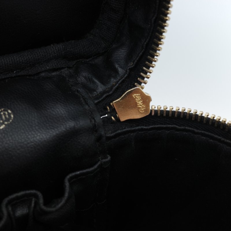 Chanel 香奈兒 經典 CC Logo 黑色荔枝紋 小牛皮化妝包-11