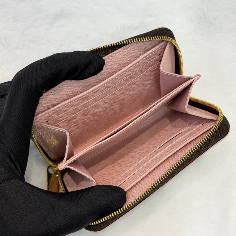 LV 菱形棋盤格鉚釘拉鍊短夾 O178-13