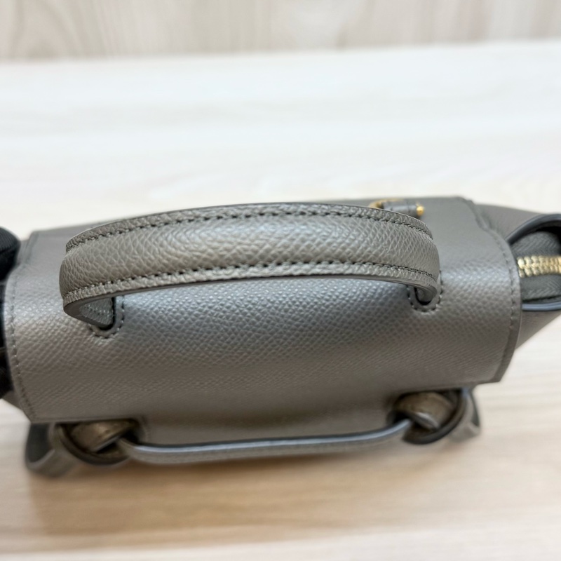 Celine大象灰牛皮金扣Pico Belt鯰魚包-17
