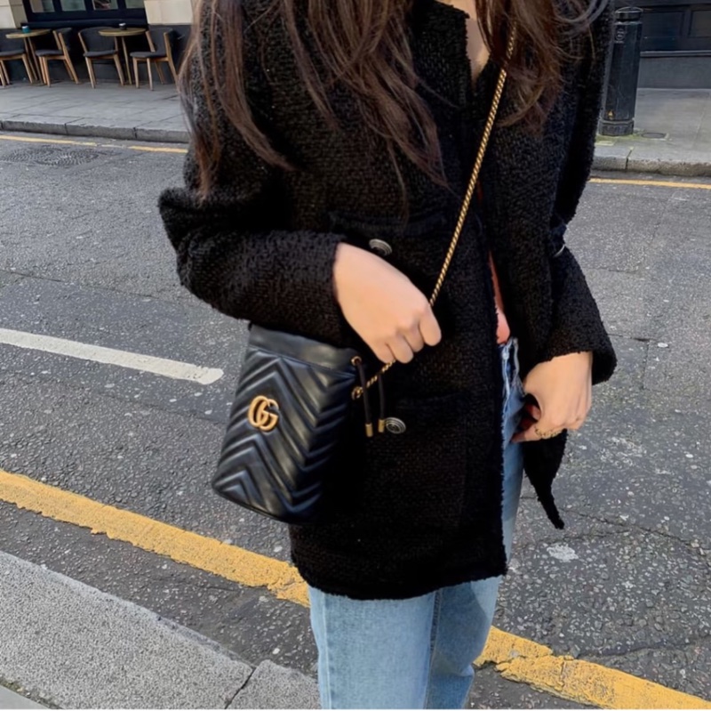 GUCCI 古馳 GG Marmont 山形縫線鍊帶水桶包(黑色)-4