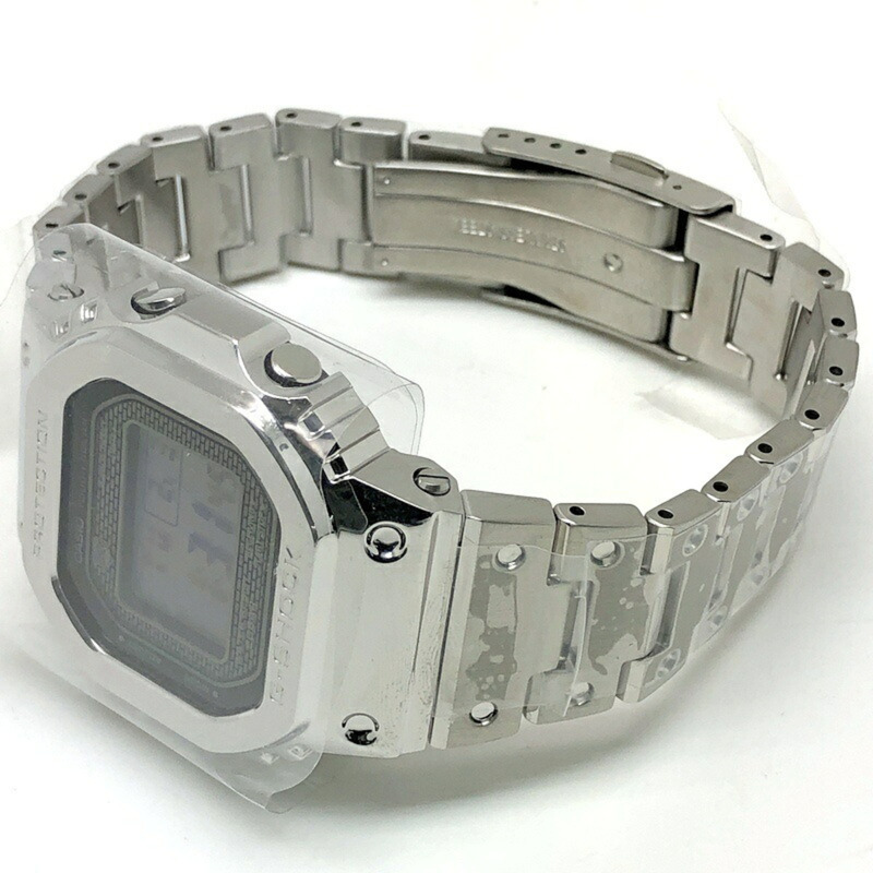 卡西歐 G-SHOCK GMW-B5000D-1 全金屬銀色手錶,具備電波太陽能動力、藍牙、手機連接、LED 背光和旋入式後蓋。 2018 年 4 月發布。可在 Mikunigaoka 商店購買。-5