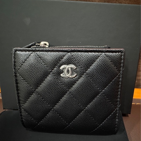 Chanel AP3388 24P 對折短夾 黑銀荔枝 新款雷標