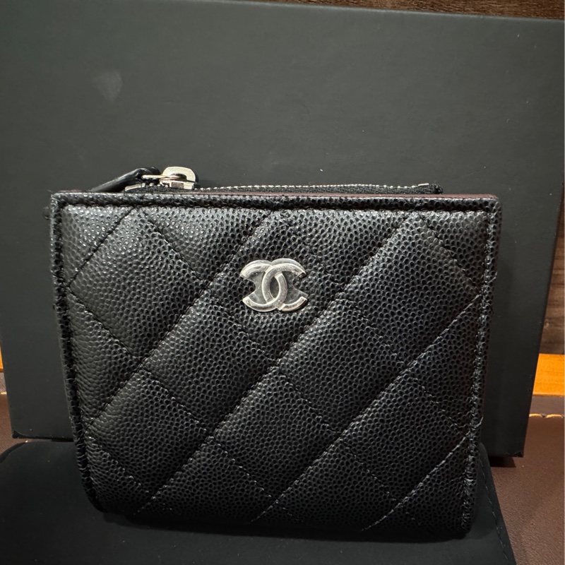 Chanel AP3388 24P 對折短夾 黑銀荔枝 新款雷標-0