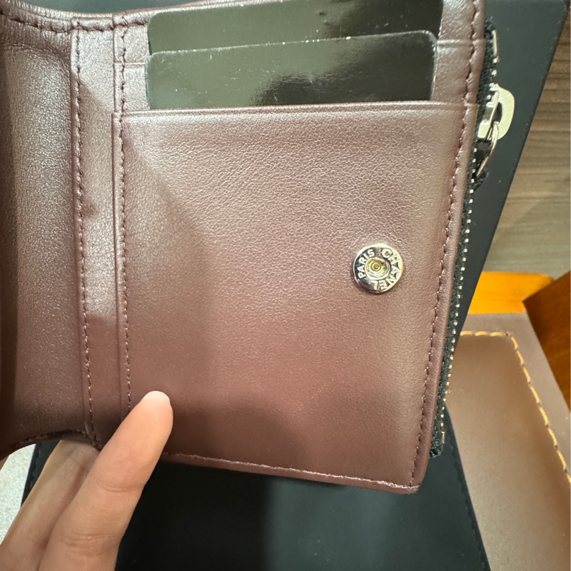 Chanel AP3388 24P 對折短夾 黑銀荔枝 新款雷標-1