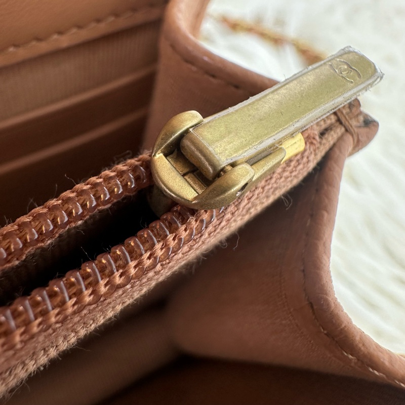 CHANEL 25b Handle 奶茶色 WOC 晶片款-13