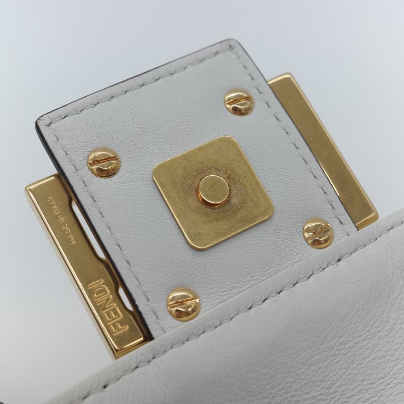 Fendi 芬迪 FF logo Baguette 白色 nappa牛皮 3D 浮雕 肩背包 法棍包-15