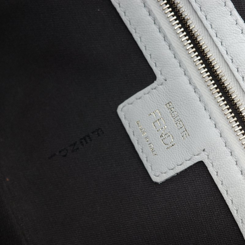 Fendi 芬迪 FF logo Baguette 白色 nappa牛皮 3D 浮雕 肩背包 法棍包-19