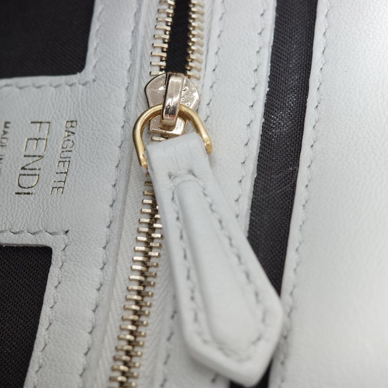 Fendi 芬迪 FF logo Baguette 白色 nappa牛皮 3D 浮雕 肩背包 法棍包-20