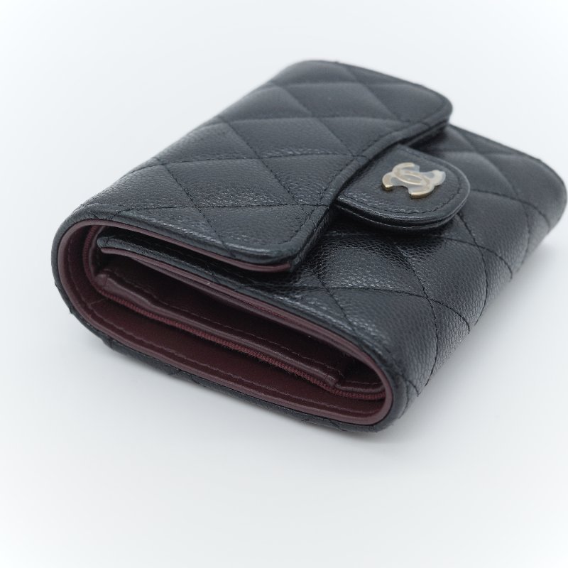 Chanel 香奈兒 經典翻蓋 黑色荔枝紋小牛皮 金扣短夾皮夾-3