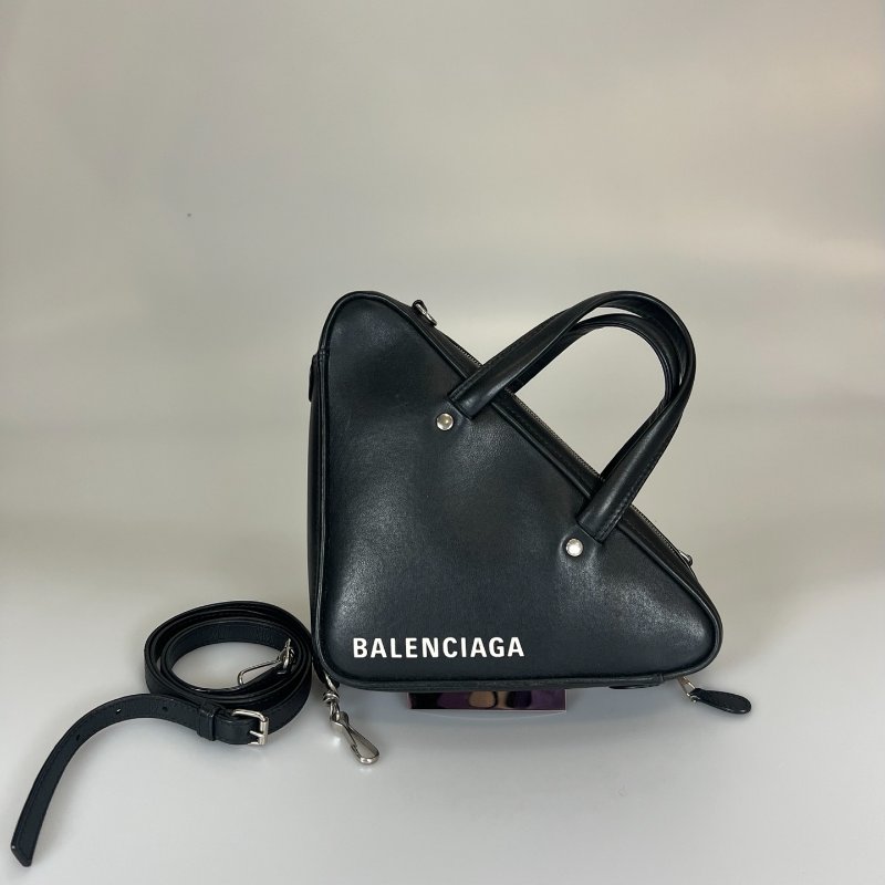 BALENCIAGA 黑三角Triangle Duffle 包 XS-0