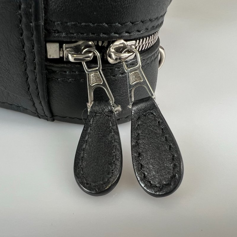 BALENCIAGA 黑三角Triangle Duffle 包 XS-10