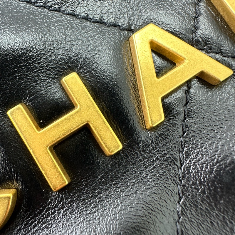 CHANEL Mini 22 Bag 黑色金扣 晶片款 2023年-7